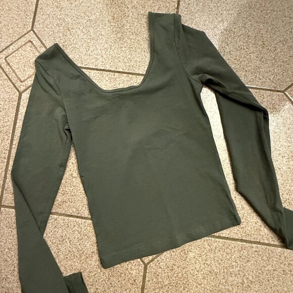 H&M Off the Shoulder Long Sleeve Top - Picture 3 of 3